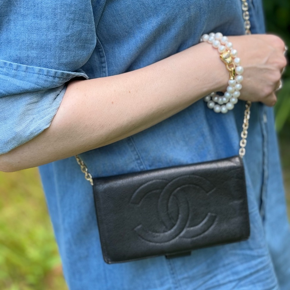 CHANEL Black Caviar Leather CC Bifold Wallet with Kiss-lock Coin Purse